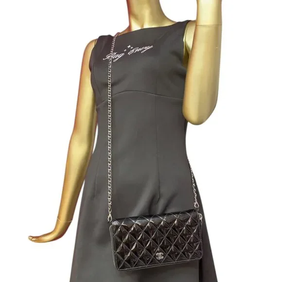 CHANEL Black Patent Leather Quilted Zip Wallet - Picture 2 of 6